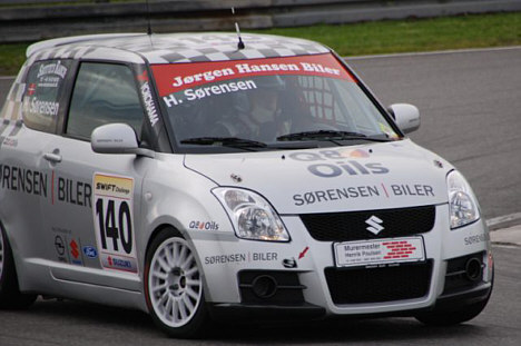 Henrik Sørensen i jagten på mesterskabet i Suzuki Swift Challenge 2009.